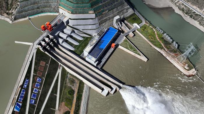 资料图为巴塘水电站，是国家&ldquo;十四五&rdquo;规划重大工程之一。(无人机照片)中新社记者 王磊 摄