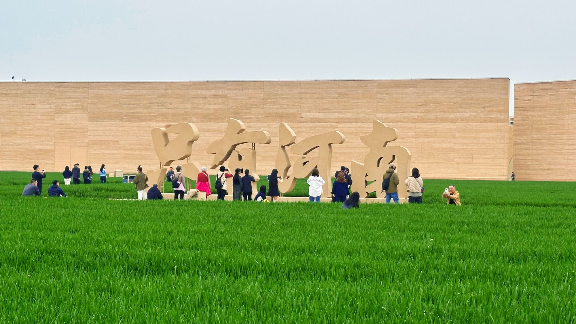 &ldquo;只有河南&middot;戏剧幻城&rdquo;景区内部。人民网记者 王绍绍摄