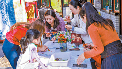春花经济，从闹市“流”进胡同深处