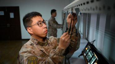 青春奔赴——记火箭军某部文职工程师王江帆