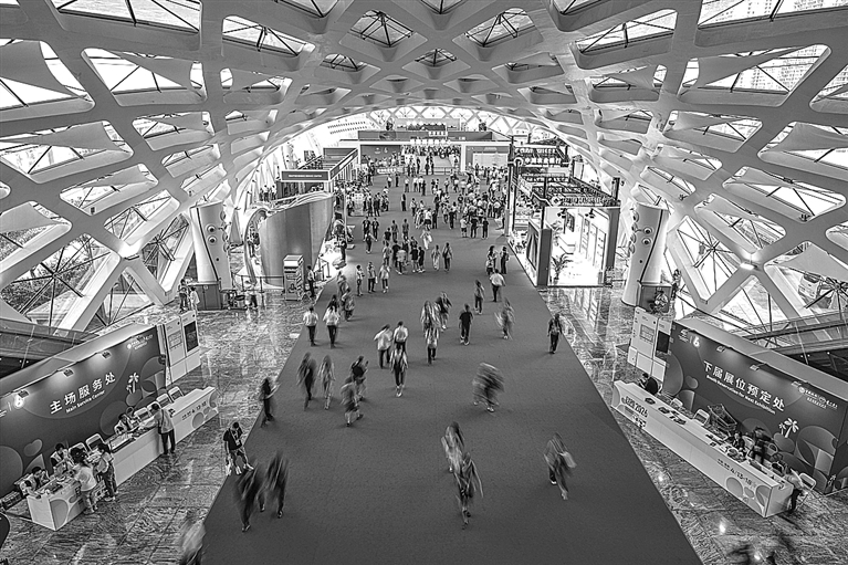 在消博会，感受中国对外开放的时代脉动