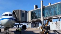 油价大幅上涨 大批“五一”航班突然取消