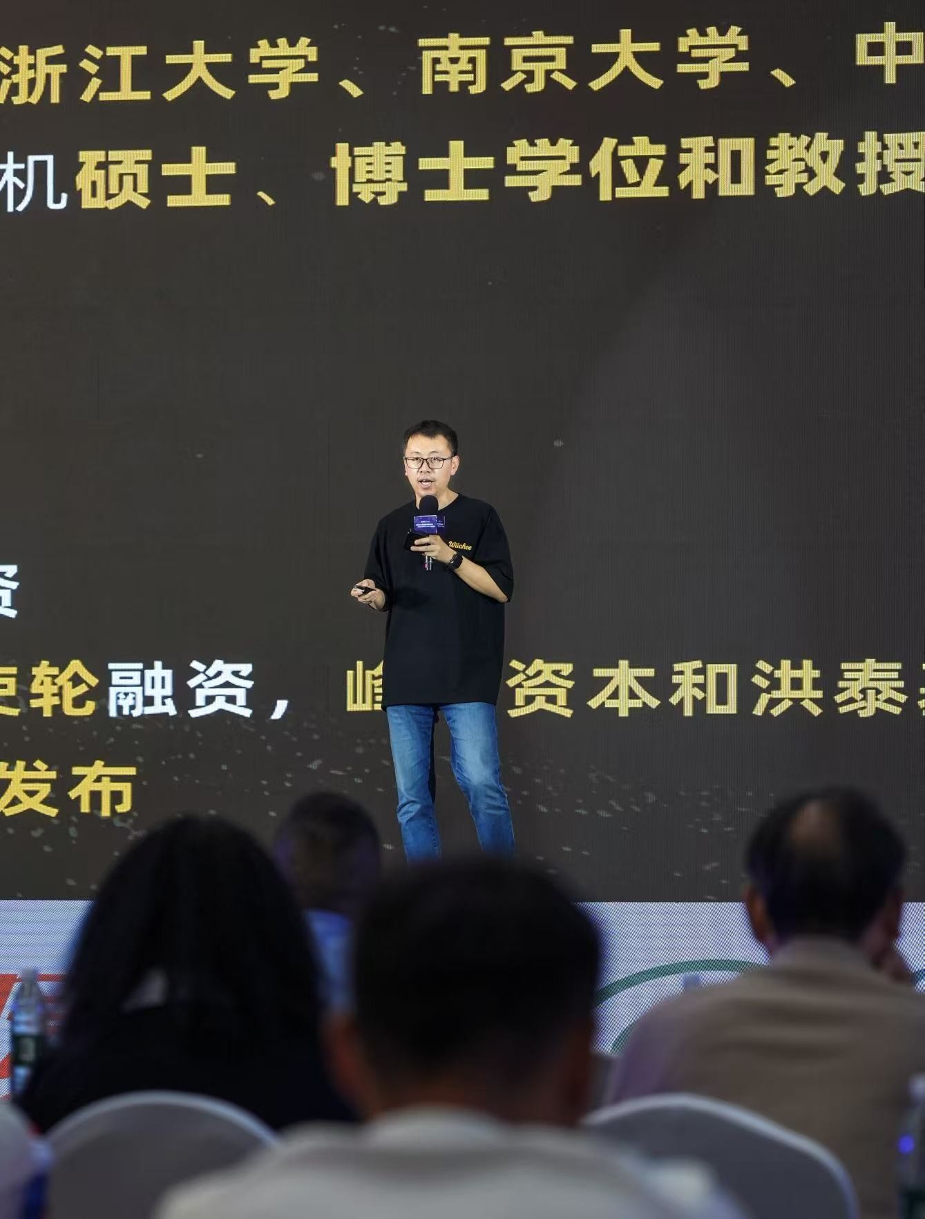 图片1 微尺品牌创始人张吉在花园集设计周现场.jpg