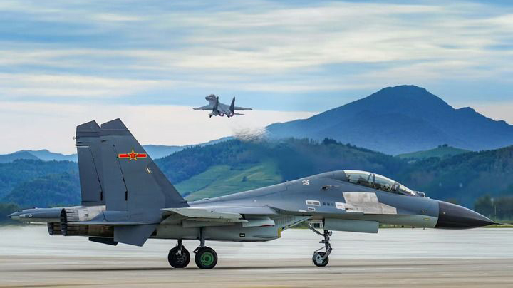 三年风云起东北，八秩摇篮向云端