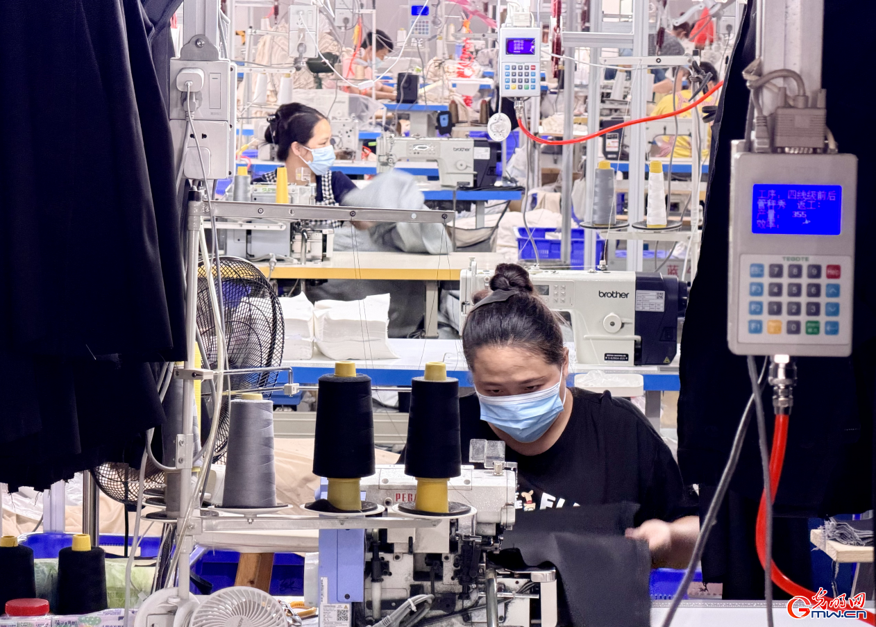 【开局之年看中国】走进&ldquo;世界裤都&rdquo;：全国每4条牛仔裤就有1条来自这里