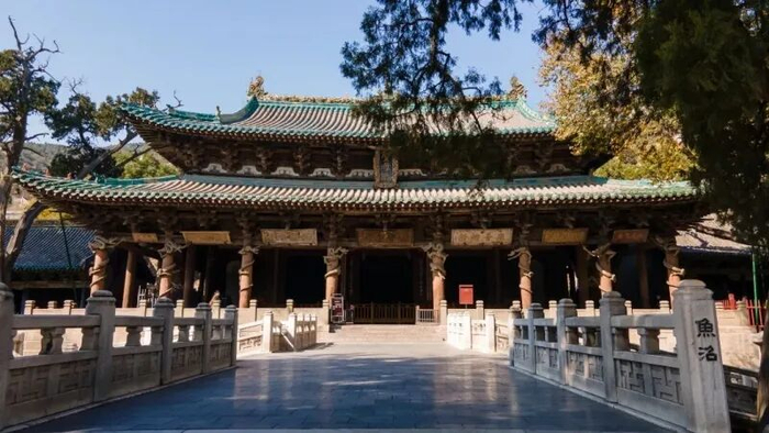 图为晋祠圣母殿。