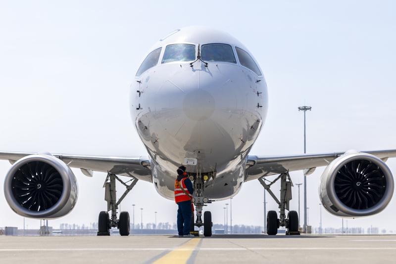 东方航空C919哈尔滨—上海首航成功(4)