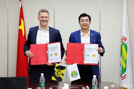 中国足协与多特蒙德在京签署合作备忘录
