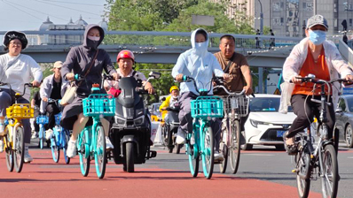 北京今年首个高温日来袭 马路上“热浪滚滚”