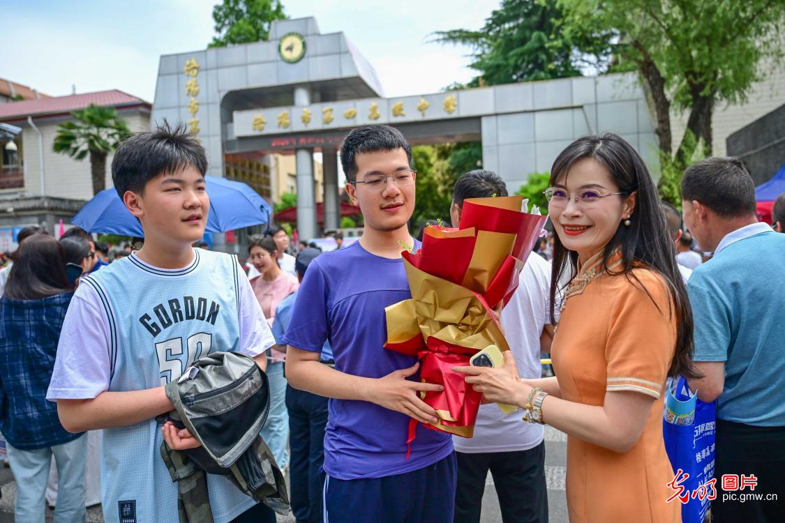 【聚焦高考 逐梦今夏】以自信之姿 赴青春考场