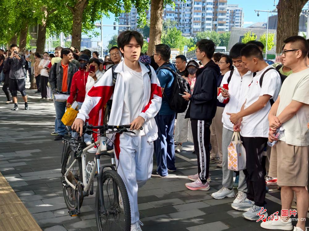 【聚焦高考 逐梦今夏】以自信之姿 赴青春考场