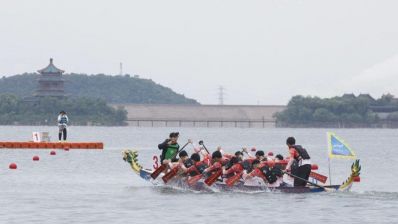 北京昌平十三陵水库上演水上“速度与激情”