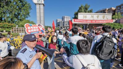 高考开考 北京8.49万考生赴考场