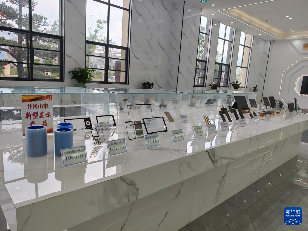 这是江西省井冈山市生产的新型显示产品（2026年5月25日摄）。新华社记者 闵尊涛 摄
