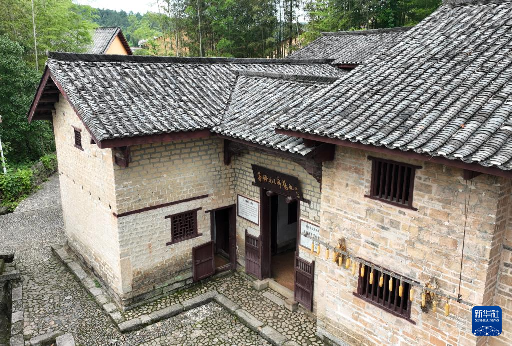 这是井冈山茅坪八角楼毛泽东旧居（2023年6月28日摄，无人机照片）。新华社记者 万象 摄