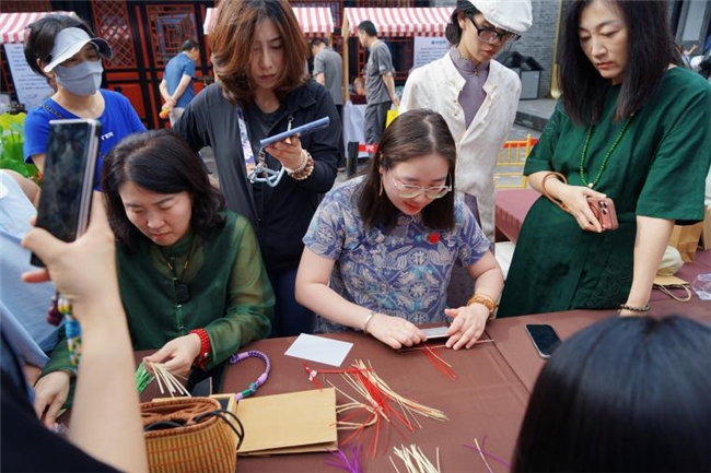 非遗传匠心 公益暖人心  &ldquo;约会天才妈妈&rdquo;非遗主题活动在新中式文化会客厅圆满收官