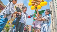 一路繁花赠少年