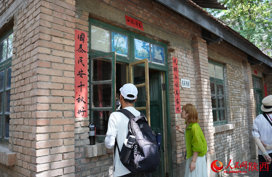 电视剧《主角》中的花彩香屋。人民网记者 贾凯璐摄