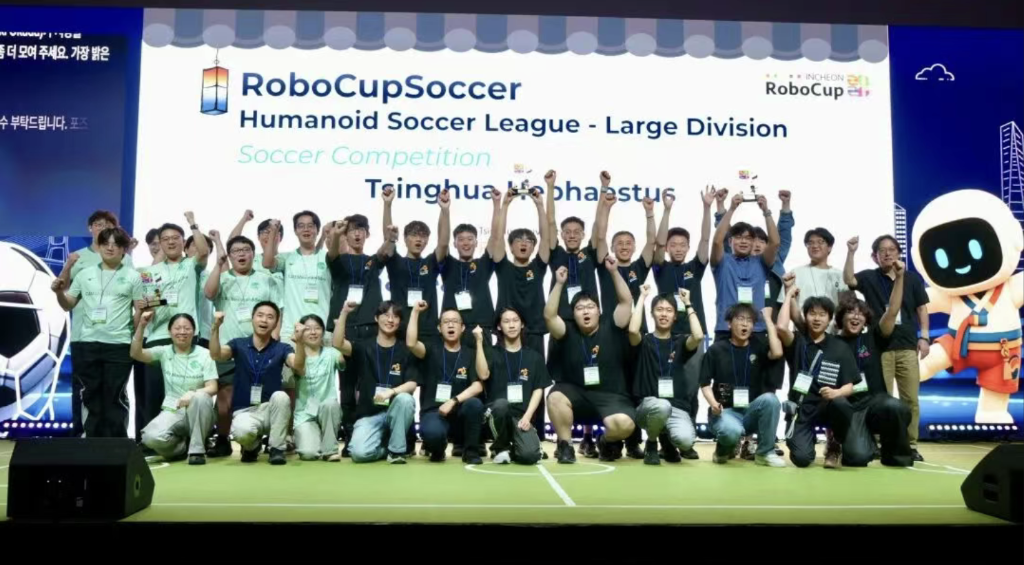 Tsinghua Huoshen team after the match. Xinhua