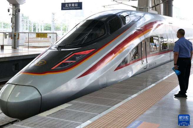 一&ldquo;忙&rdquo;一&ldquo;暖&rdquo;两条路：京沪高铁15年，青藏铁路20年