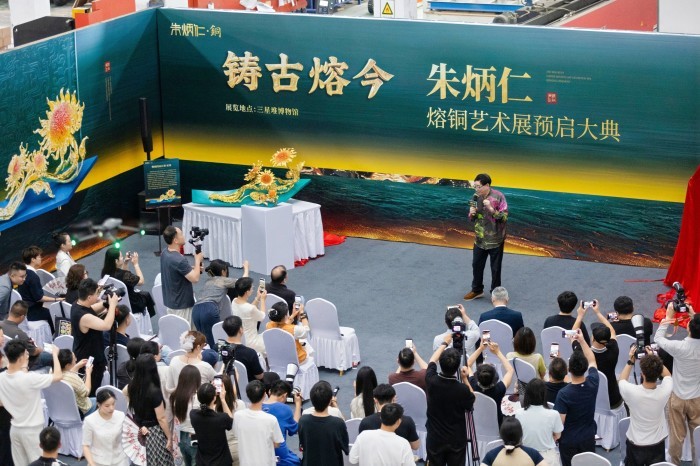 “铸古熔今”朱炳仁熔铜艺术展预启大典现场.jpg