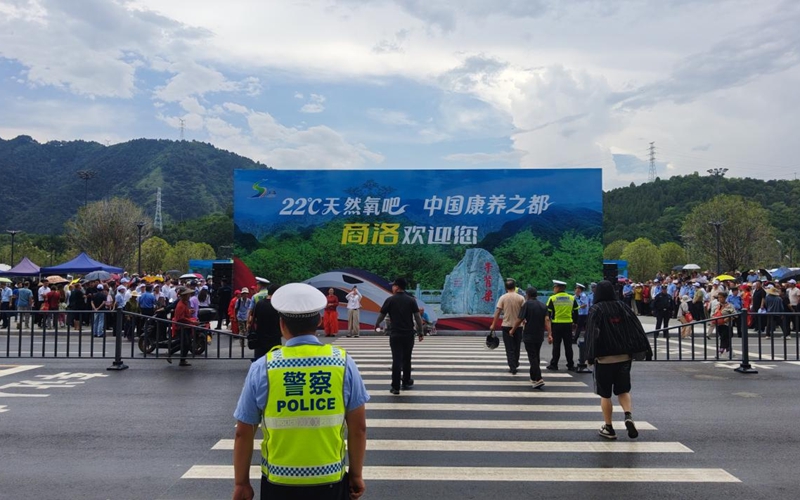 商洛西站游客络绎不绝。商洛市文旅局供图