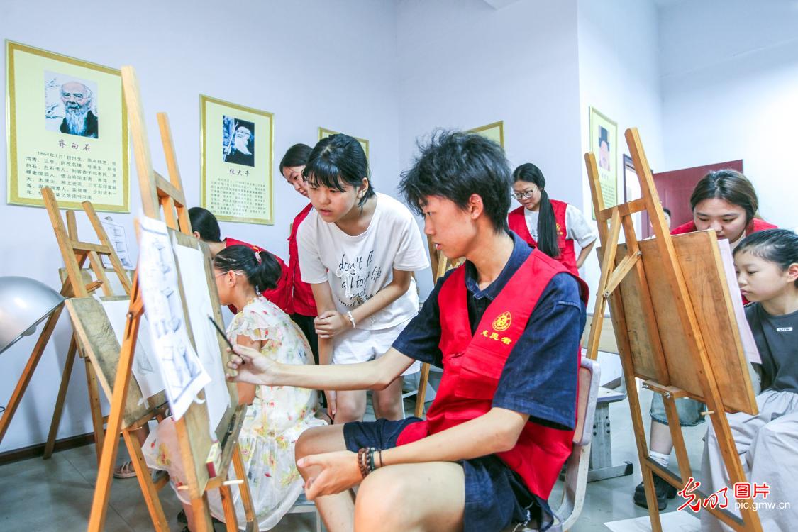 以青春之我赴暑期之约 陪伴少年儿童快乐成长