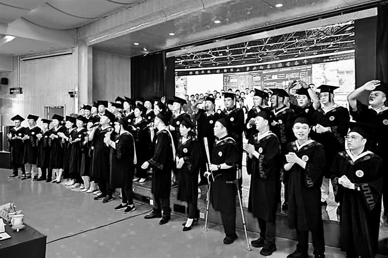 在学用结合中淬火成钢——走近中国劳动关系学院劳模本科班 在学用结合中淬火成钢——走近中国劳动关系学院劳模本科班