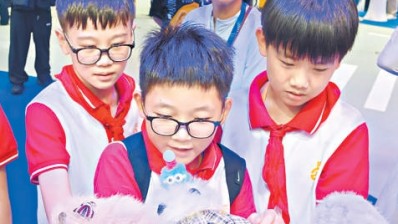  北京顺义中小学生拥抱“未来世界”