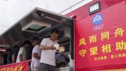移动餐车送温暖