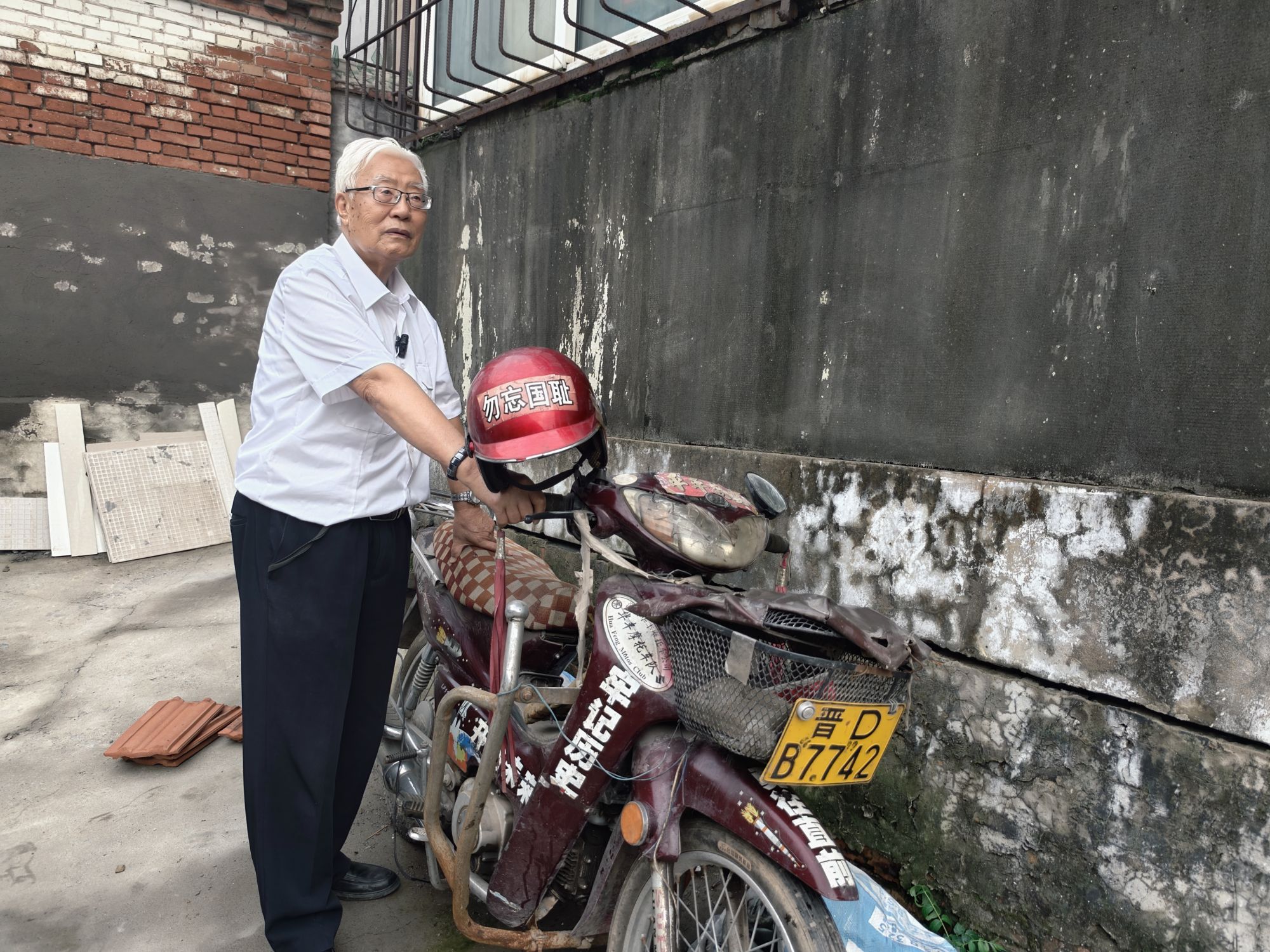 八旬老人用镜头留住抗战记忆