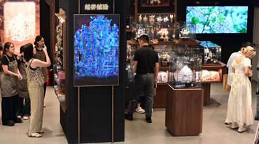 中国推动扩大消费一线新观察