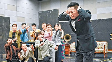 《一江春水向东流》舞台迎重生
