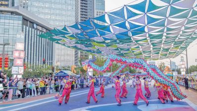 非遗龙灯“当空舞” 千年运河“活起来”