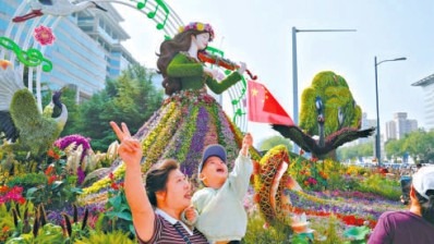 京城以花为笔绘长安街锦绣长卷