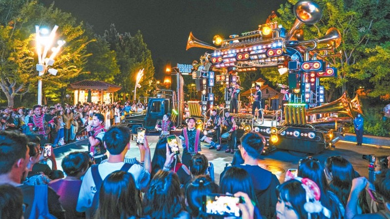 京城各大主题公园频频上新 越夜越精彩