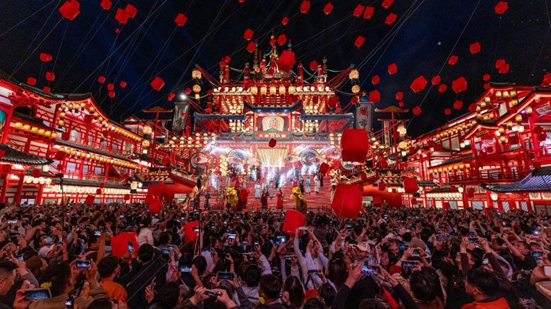 假日中国新图景丨山河奔赴 “数”观假日经济活力