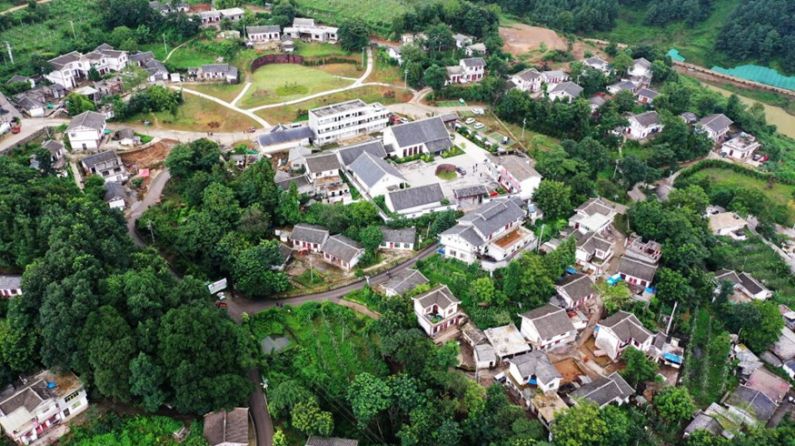 从烽火长征路到乡村全面振兴路