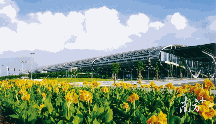 2004年第95届广交会全面启用琶洲展馆A区，分两期在流花路展馆和琶洲展馆同时举办。资料图片