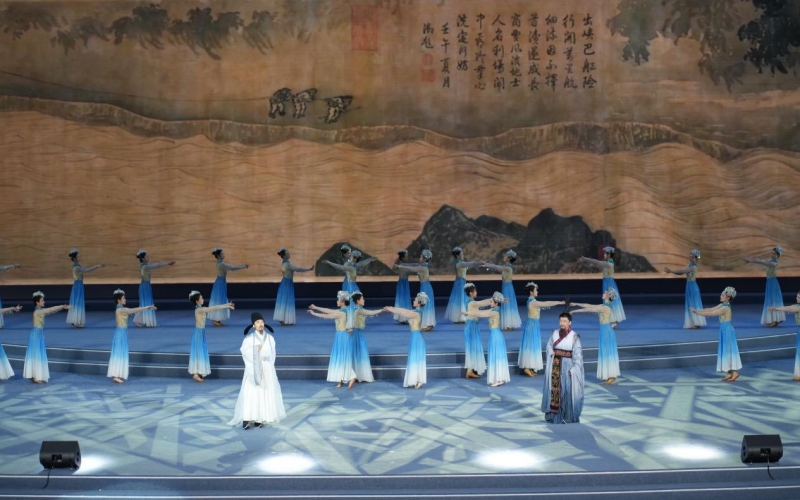 《轻舟已过万重山》节目&ldquo;李白&rdquo;遇见&ldquo;屈原&rdquo;，诗词在长江畔回响。主办方供图