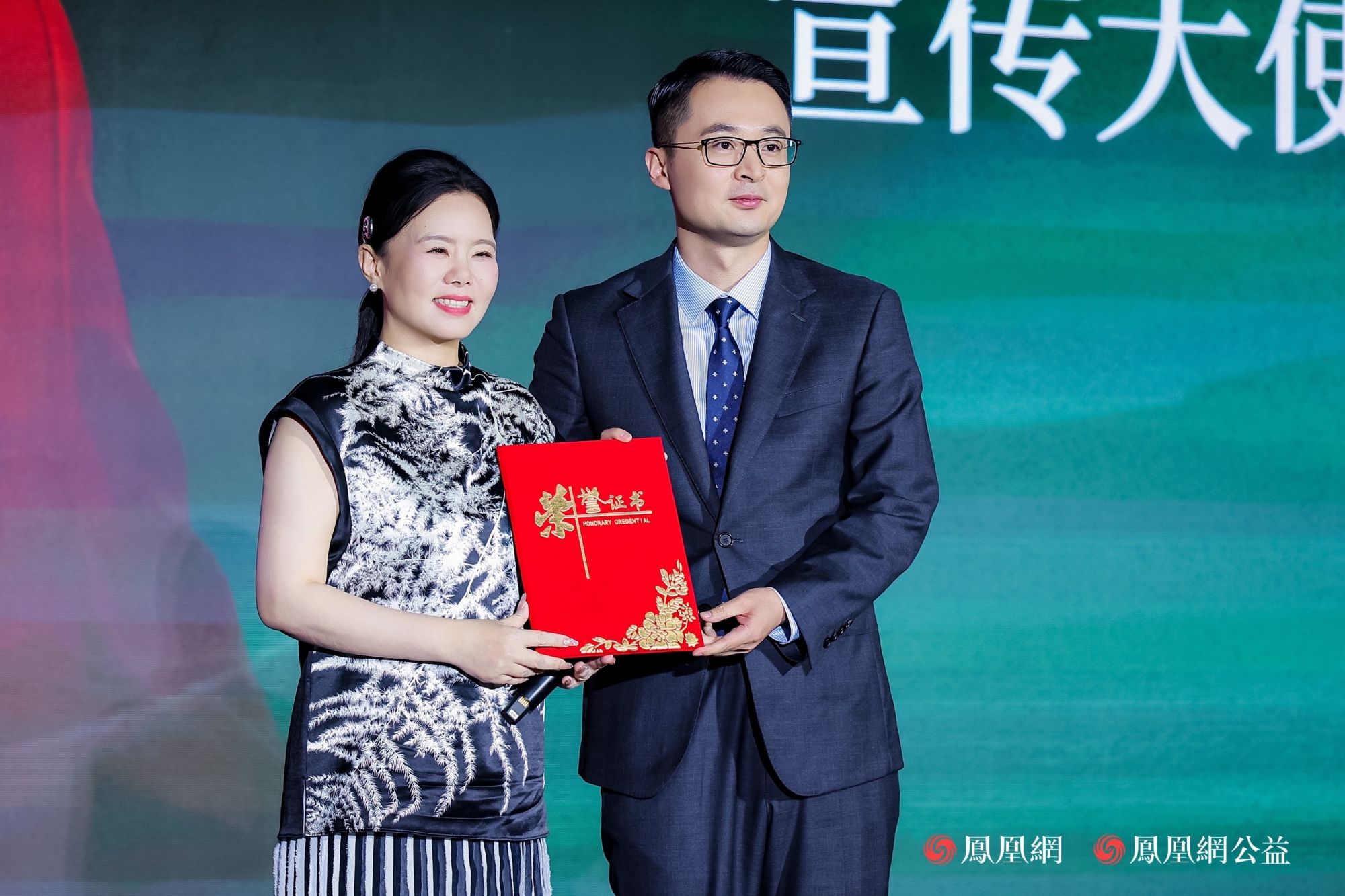 龚琳娜与中国妇女发展基金会&ldquo;天才妈妈&rdquo;公益项目结对