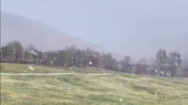 玉渡山秋景秒变雪景
