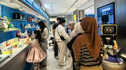 机器人涌入商场黄金铺位